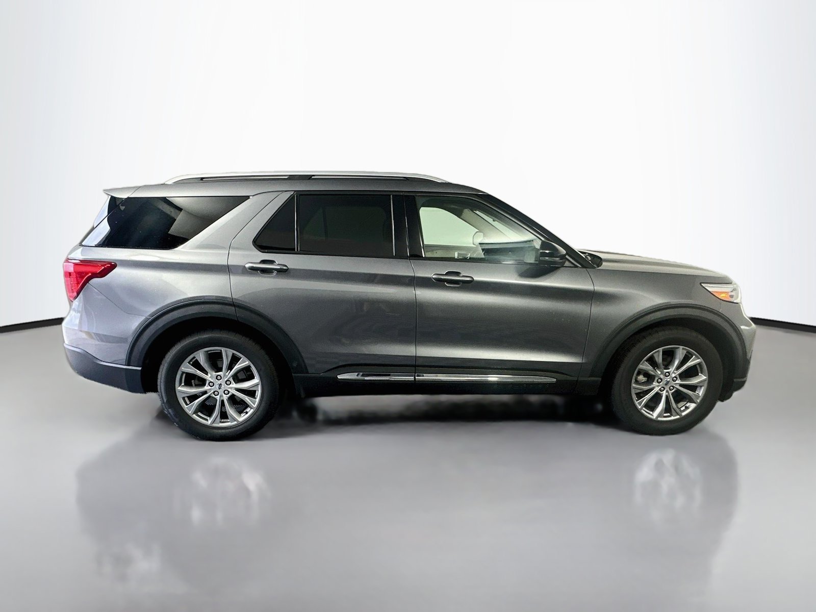 Used 2022 Ford Explorer Limited w/ Equipment Group 301A RWD image 8