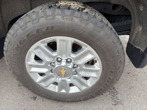 Used 2024 Chevrolet Silverado 2500 High Country w/ High Country Premium Package AWD/4WD image 15