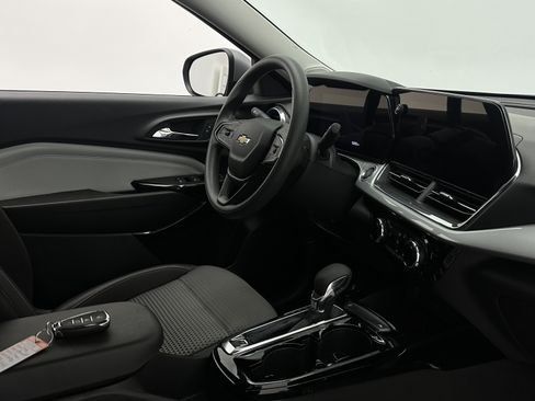 Used 2026 Chevrolet Trax LT FWD image 33