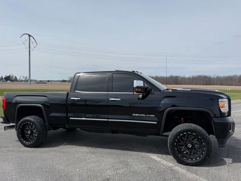 Used 2018 GMC Sierra 3500 Denali w/ Duramax Plus Package image 4