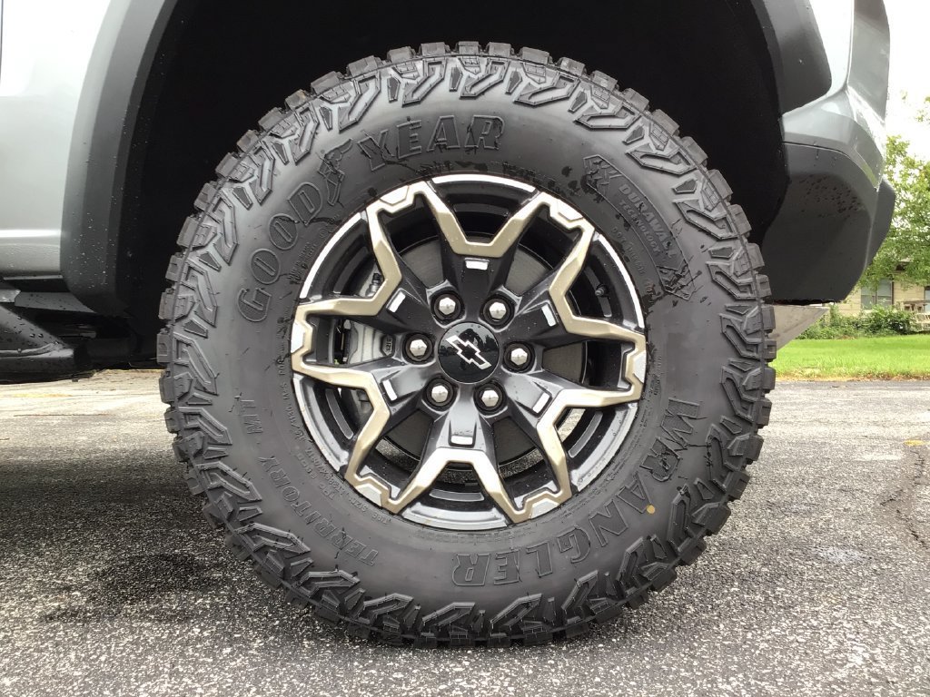 New 2026 Chevrolet Colorado ZR2 w/ Technology Package AWD/4WD image 17
