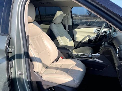 Used 2020 Ford Explorer Platinum w/ Premium Technology Package image 8