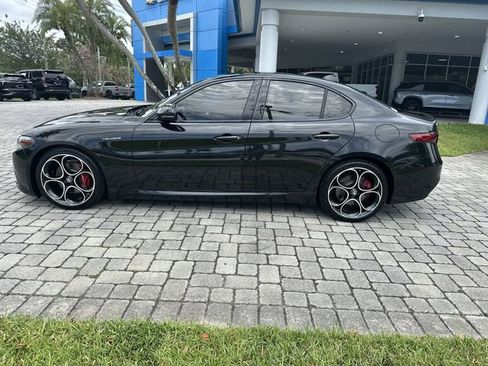 Used 2022 Alfa Romeo Giulia Veloce RWD image 32
