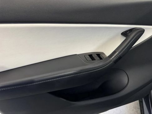 Used 2021 Tesla Model Y Long Range AWD/4WD image 14