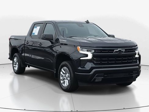 Used 2023 Chevrolet Silverado 1500 RST image 2