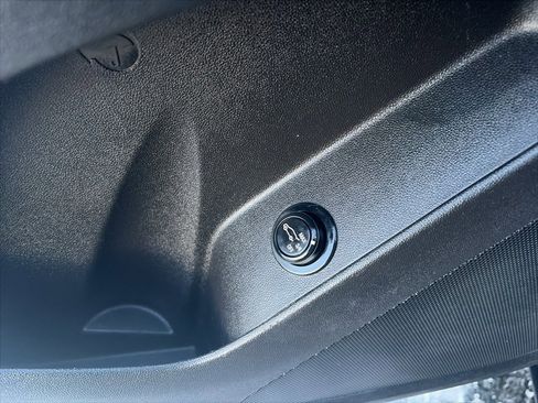 Used 2018 Chevrolet Equinox LT image 18