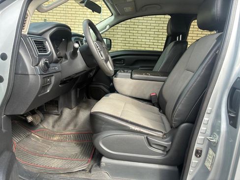 Used 2017 Nissan Titan S image 18