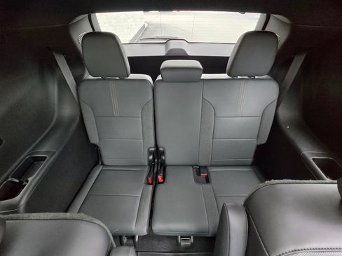 Used 2025 GMC Acadia AT4 w/ Luxury Package AWD/4WD image 40