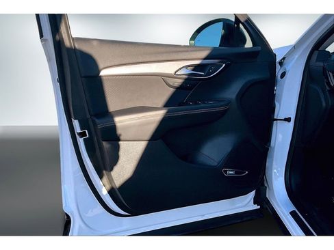 Used 2025 Buick Envision Sport Touring image 19