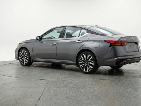 Used 2025 Nissan Altima 2.5 SV FWD image 6