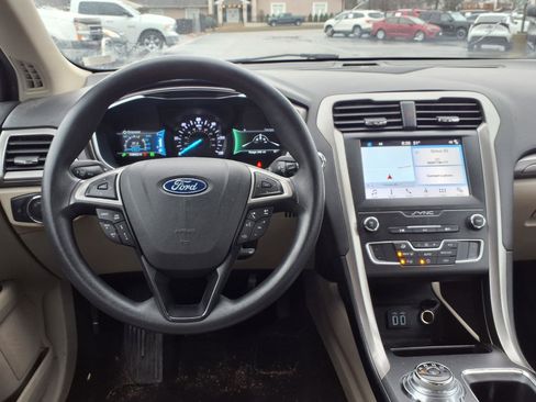 Used 2019 Ford Fusion SE FWD image 5