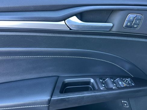 Used 2017 Ford Fusion Energi Titanium FWD image 10