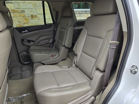 Used 2017 GMC Yukon SLT w/ Premium Edition image 7