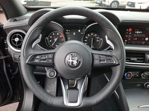 Used 2022 Alfa Romeo Stelvio Veloce image 19