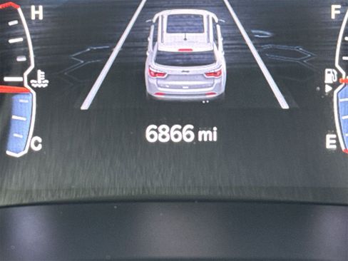 Used 2024 Jeep Compass Sport image 21