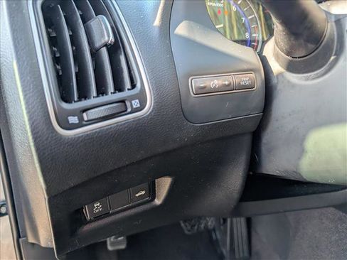 Used 2014 INFINITI Q50 2.0t w/ Moonroof Package image 31