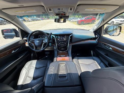 Used 2017 Cadillac Escalade Luxury AWD/4WD image 23
