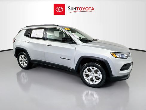 Used 2024 Jeep Compass Latitude AWD/4WD image 1