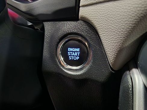 Used 2022 Toyota RAV4 XLE image 40