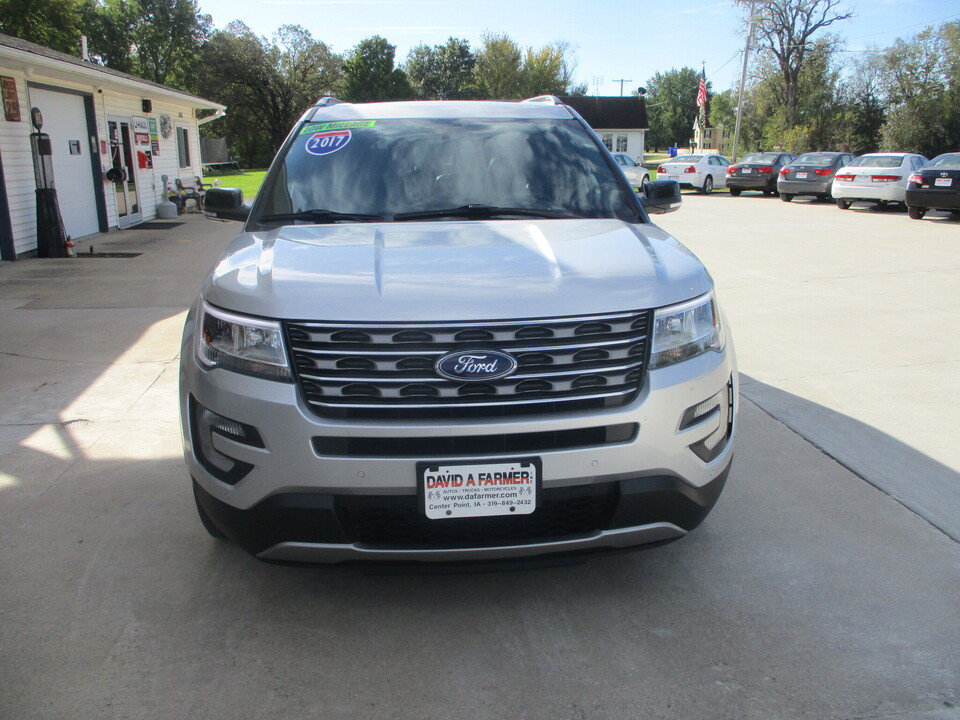 Used 2017 Ford Explorer XLT w/ Equipment Group 202A FWD image 19