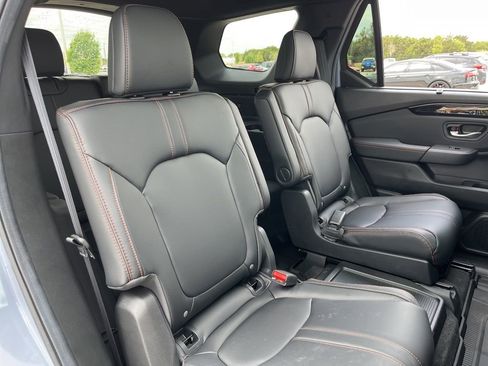 Used 2025 Honda Pilot TrailSport image 29