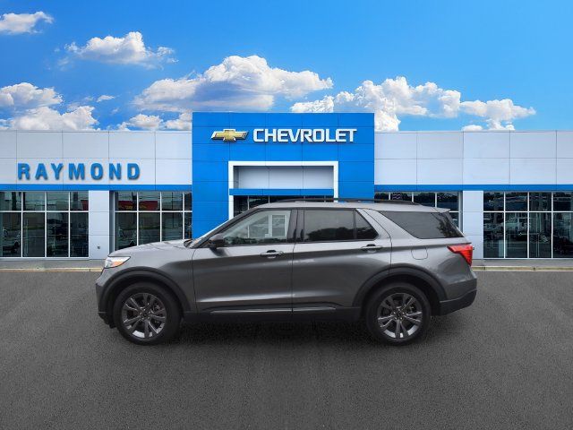 Used 2023 Ford Explorer XLT w/ Equipment Group 202A AWD/4WD image 7