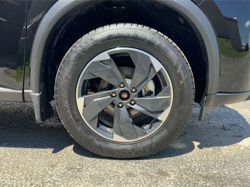 Used 2025 Nissan Rogue SV AWD/4WD image 25