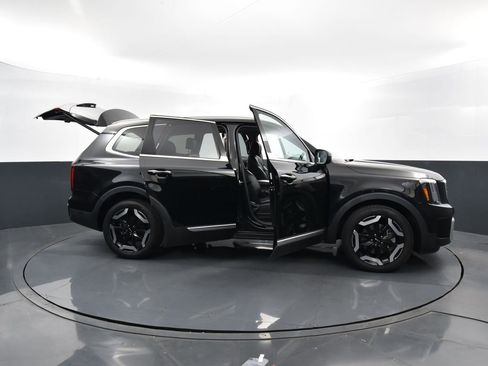 Certified 2025 Kia Telluride S image 41