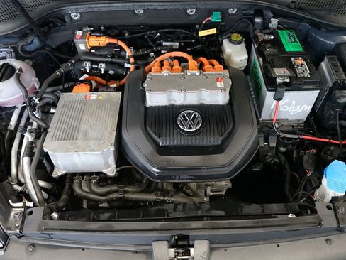 Used 2016 Volkswagen e-Golf SEL Premium image 50