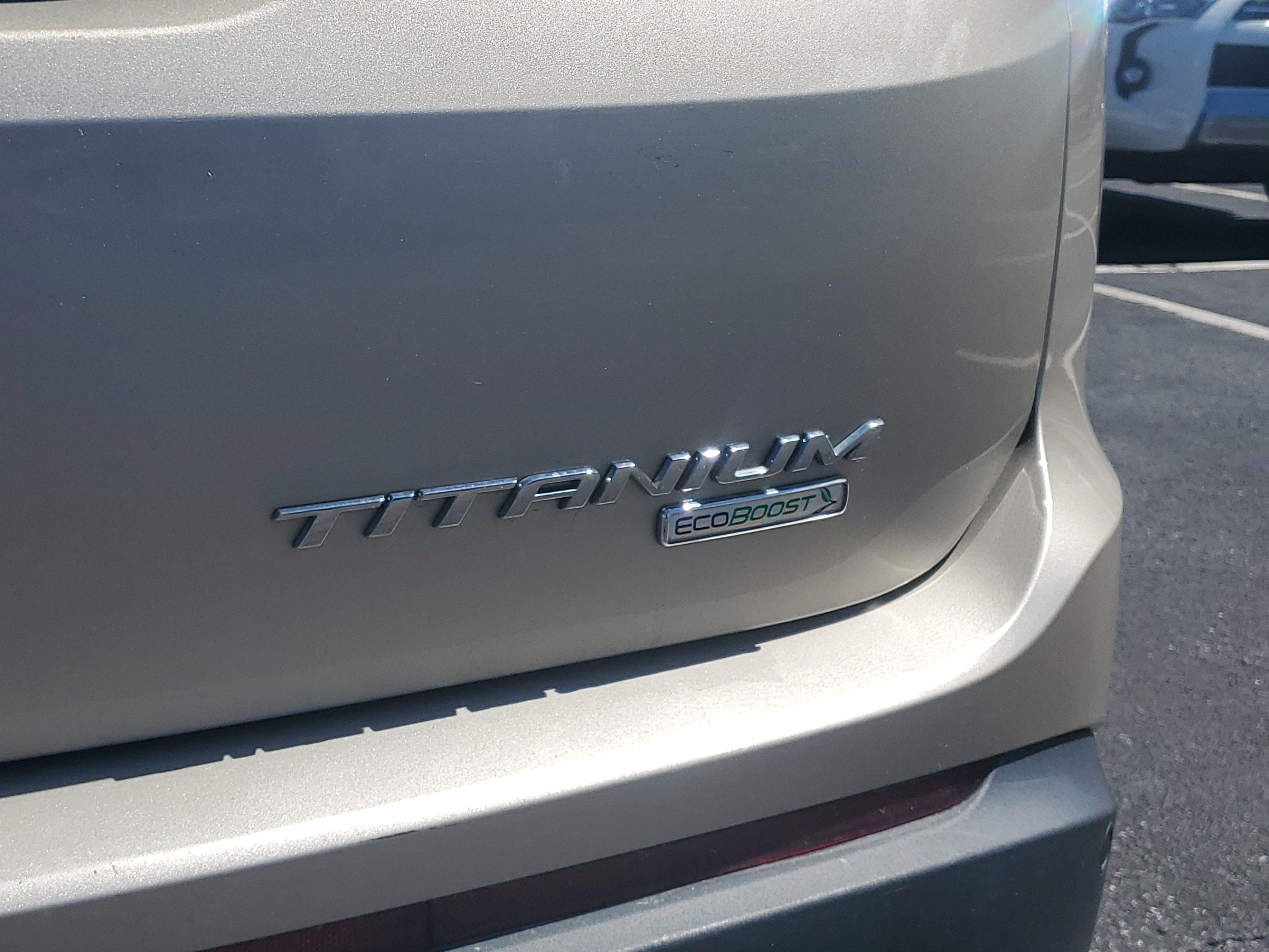 Used 2018 Ford Edge Titanium w/ Equipment Group 301A FWD image 7
