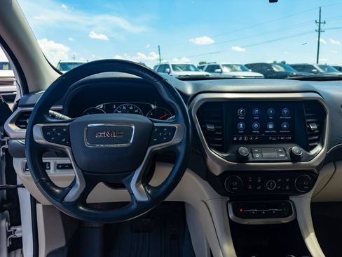 Used 2022 GMC Acadia Denali w/ Denali Ultimate Package AWD/4WD image 11