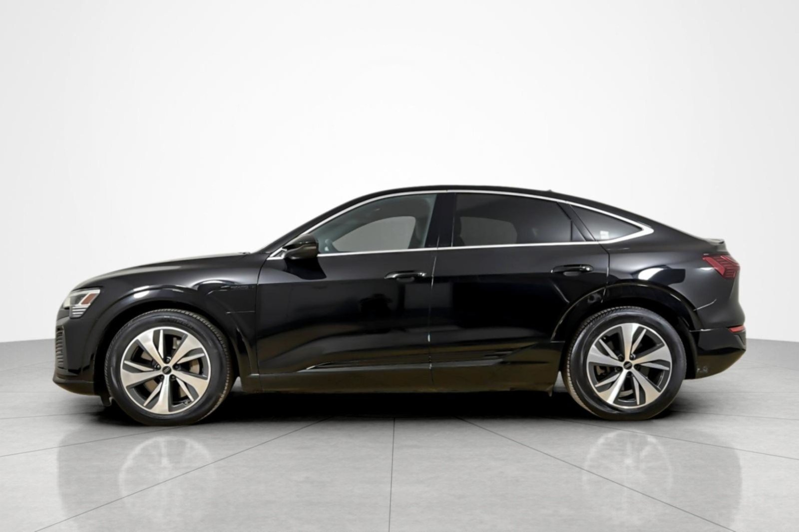Used 2024 Audi Q8 e-tron Premium AWD/4WD image 2