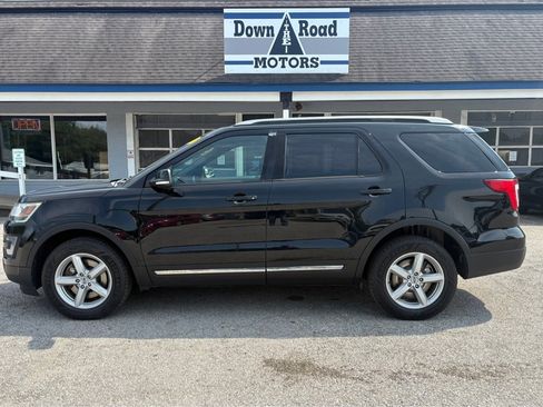 Used 2017 Ford Explorer XLT w/ Equipment Group 201A AWD/4WD image 2