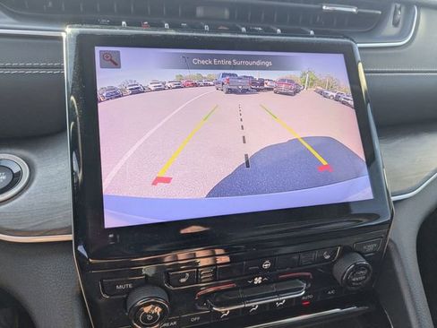 Used 2023 Jeep Grand Cherokee L Limited w/ Black Appearance Package image 17