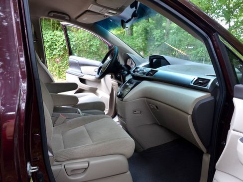 Used 2011 Honda Odyssey EX image 8