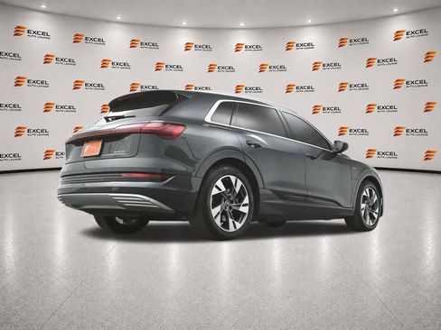 Used 2022 Audi e-tron Premium AWD/4WD image 43