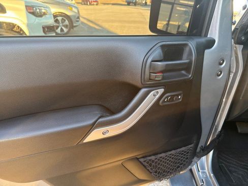 Used 2017 Jeep Wrangler Unlimited Sahara image 16