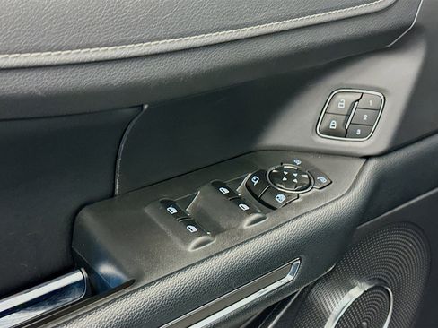 Used 2024 Ford Expedition Max XLT image 15