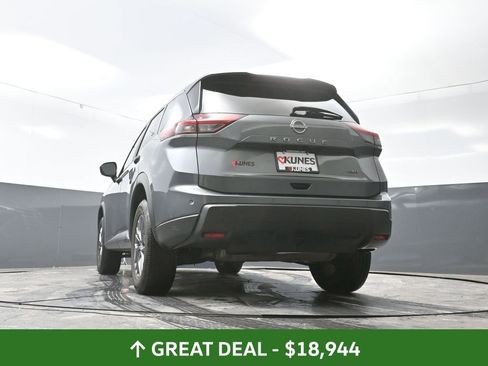 Used 2024 Nissan Rogue S image 57