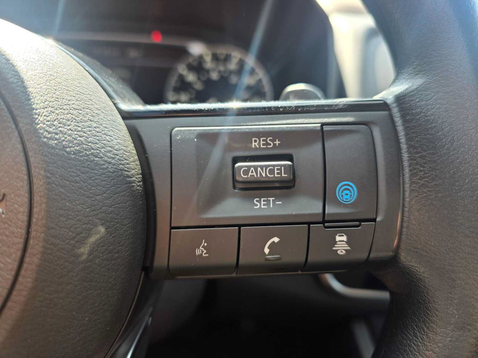 Used 2023 Nissan Rogue SV FWD image 30