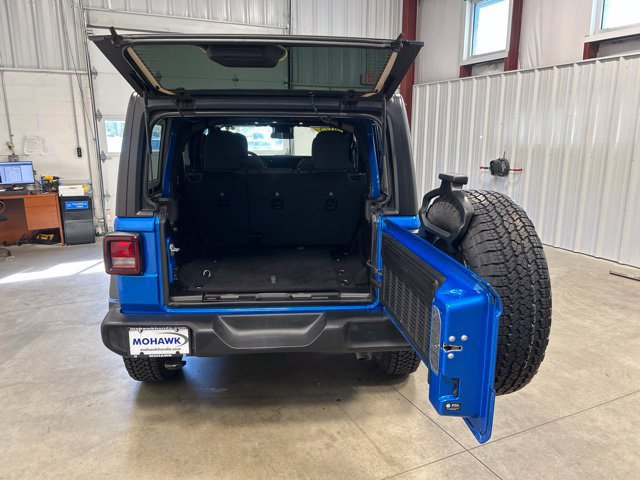 Used 2025 Jeep Wrangler Unlimited Sport AWD/4WD image 19