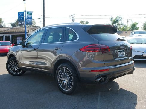 Used 2015 Porsche Cayenne S image 4