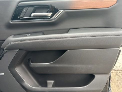 Used 2025 GMC Yukon Denali AWD/4WD image 44