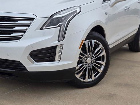 Used 2017 Cadillac XT5 Premium Luxury FWD image 7