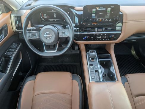 Used 2025 Nissan Pathfinder Platinum w/ Cargo Package FWD image 6