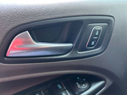 Used 2021 Ford Transit Connect XLT image 17