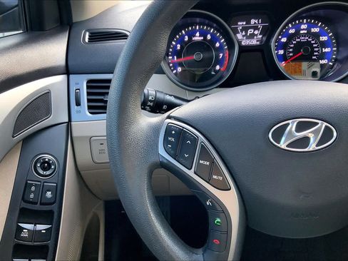 Used 2014 Hyundai Elantra SE w/ Option Group 02 FWD image 22