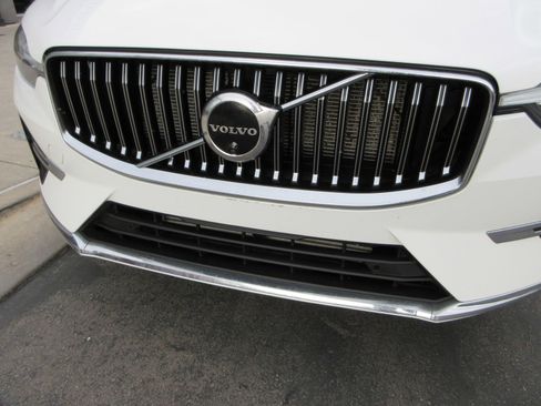 Used 2023 Volvo XC60 T8 Ultimate image 16