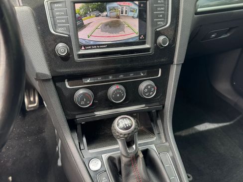Used 2016 Volkswagen GTI SE FWD image 17