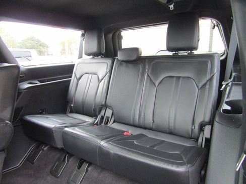 Used 2021 Ford Expedition Max Limited image 11